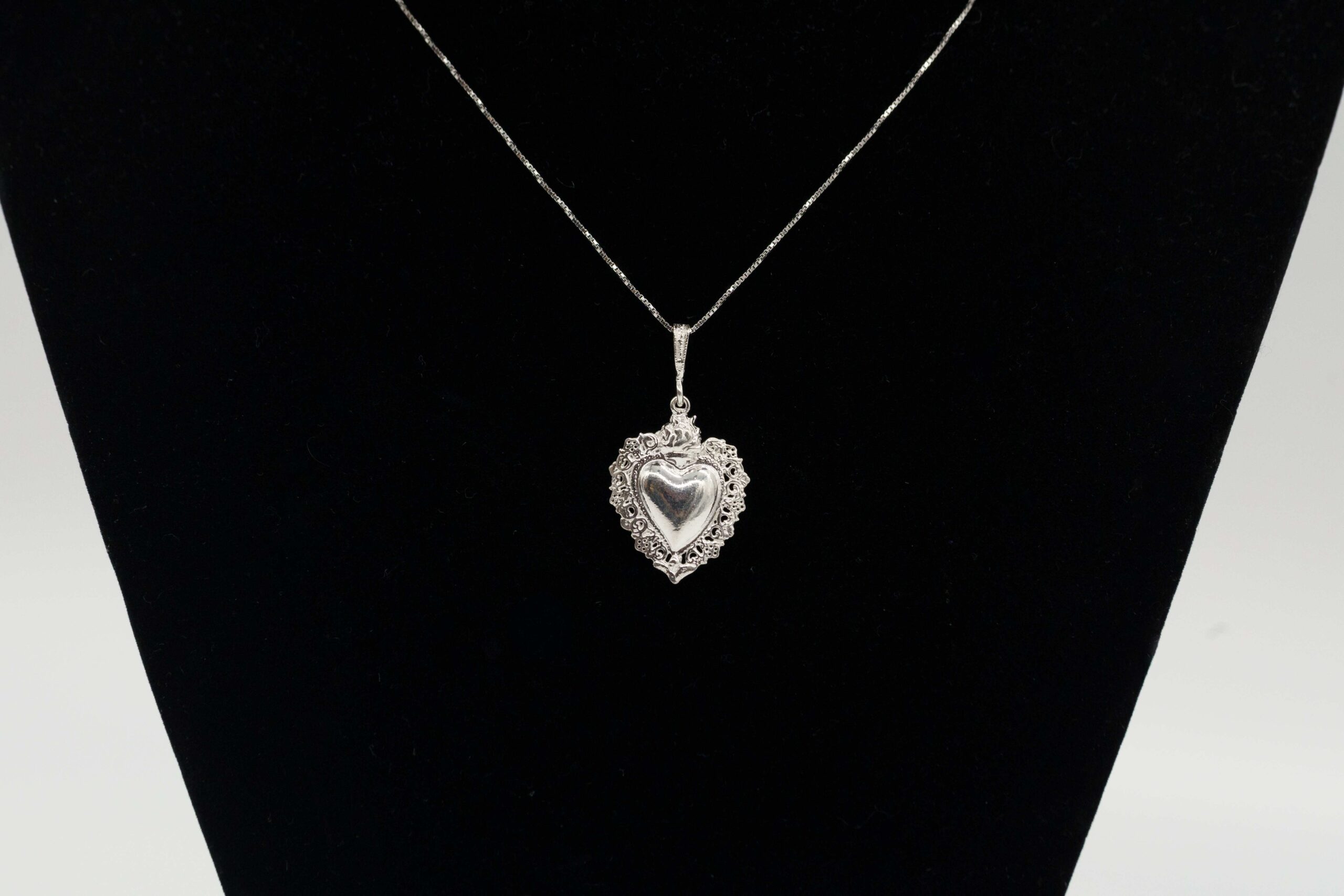 Ciondolo Ex Voto in Argento Bordo Decorato